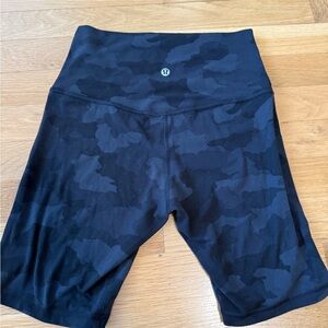 Lululemon Align High-Rise shorts in a camouflage pattern size 6 women's workout